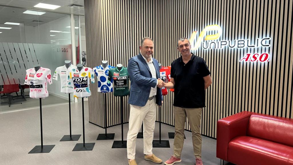 Carlos Paniceres, CEO de Sanir, con Javier Guillén, director general de Unipublic