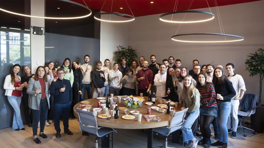 Parte de la plantilla de Crónica Global en la redacción de Barcelona