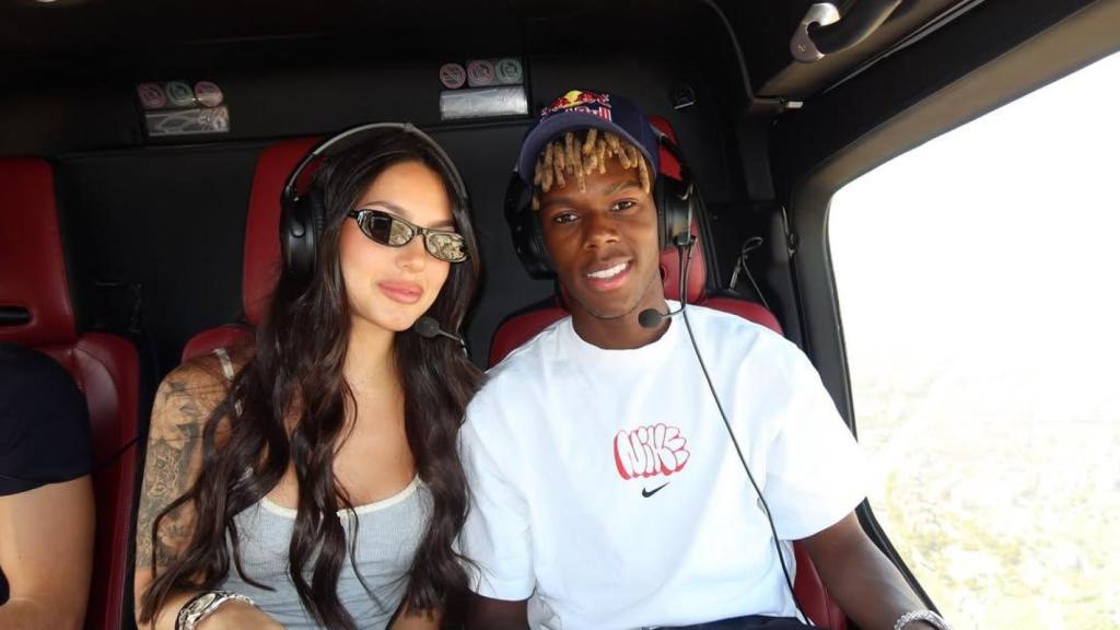 Ainhi y Nico disfrutan de un viaje en helicóptero por Barcelona