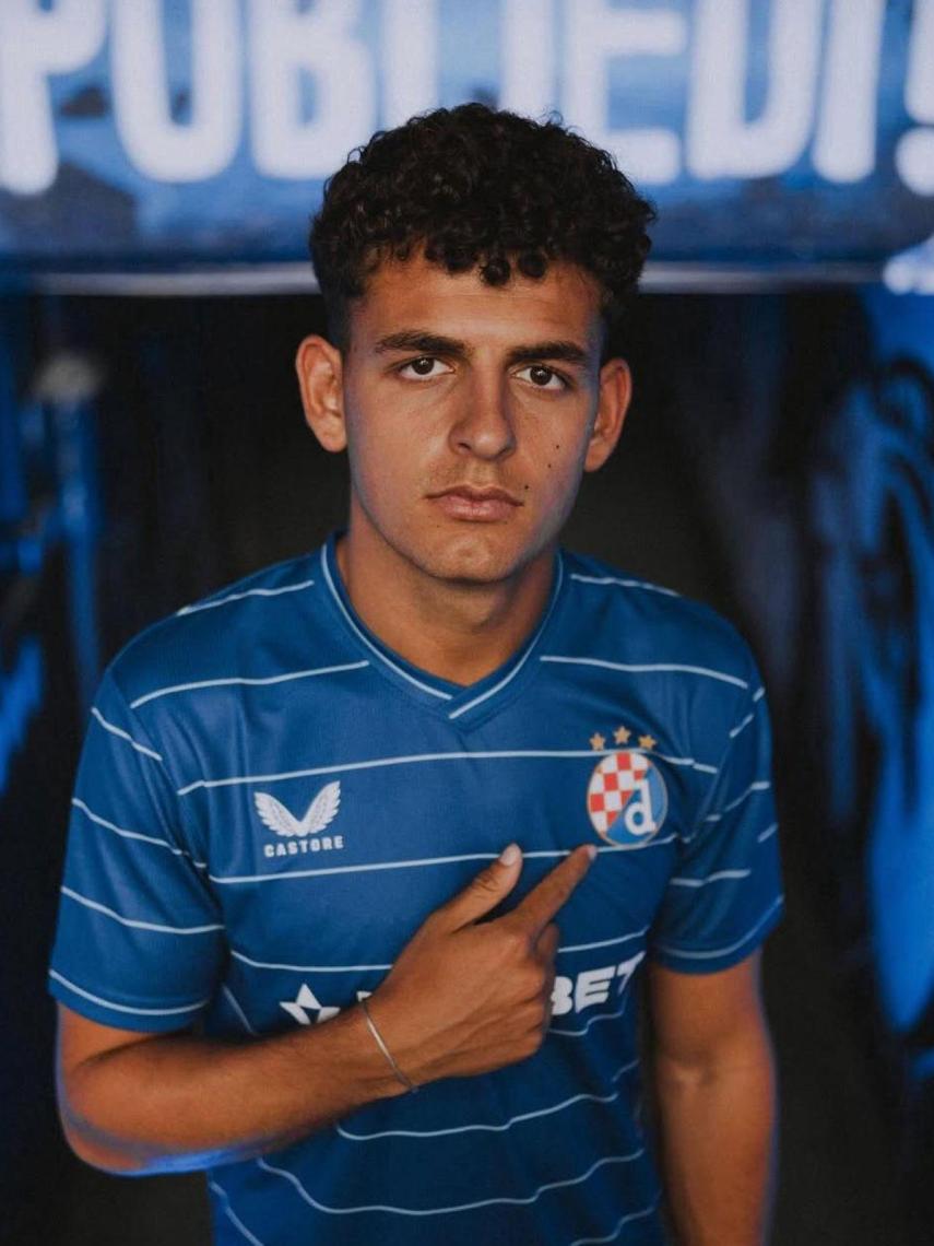 Sergi Domínguez con la camiseta del Dinamo de Zagreb