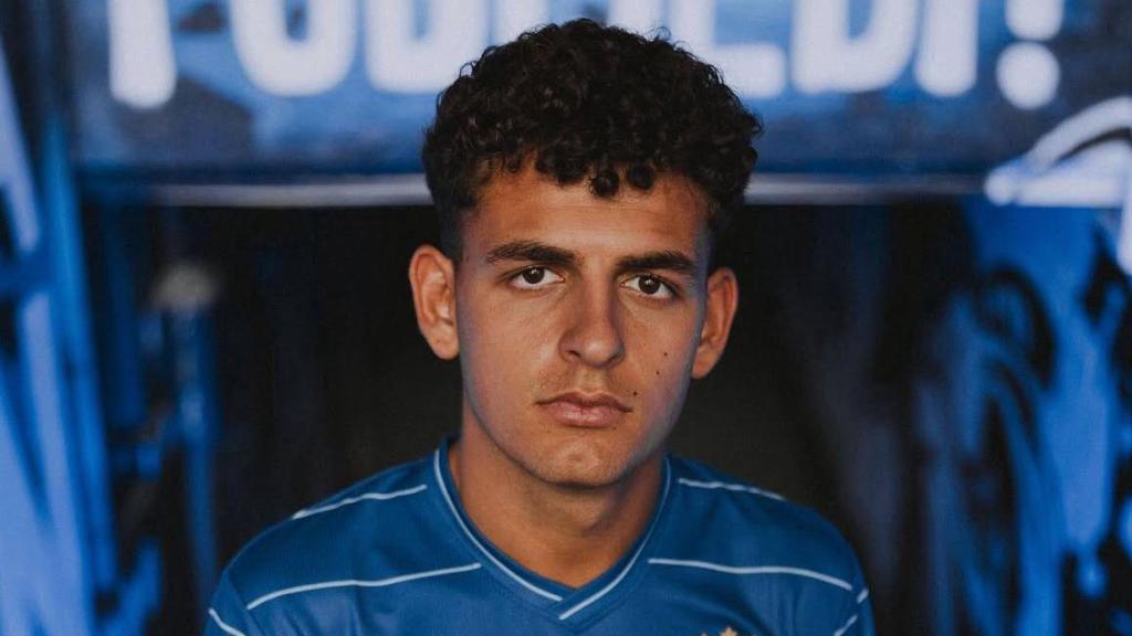 Sergi Domínguez con la camiseta del Dinamo de Zagreb