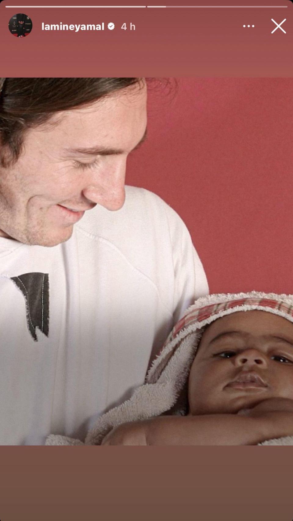 Storie de Lamine Yamal con su fotografía de bebé con Leo Messi