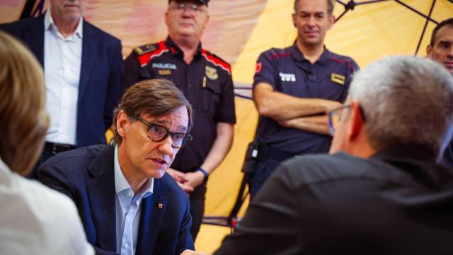 El presidente de la Generalitat, Salvador Illa, en el Centro de Comandamiento de Guissona