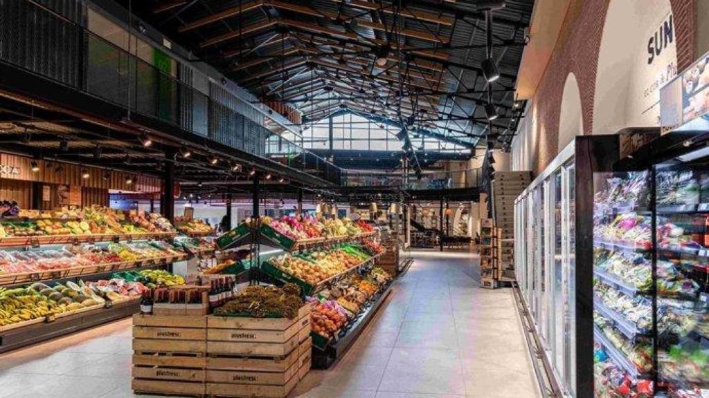 Interior de un supermercado de Plusfresc en Lleida