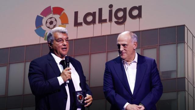Joan Laporta y Javier Tebas, en un fotomontaje con la sede de la Liga de fondo