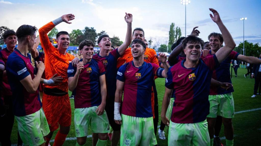 Los jugadores del Juvenil A del Barça festejan la conquista de la UEFA Youthe League