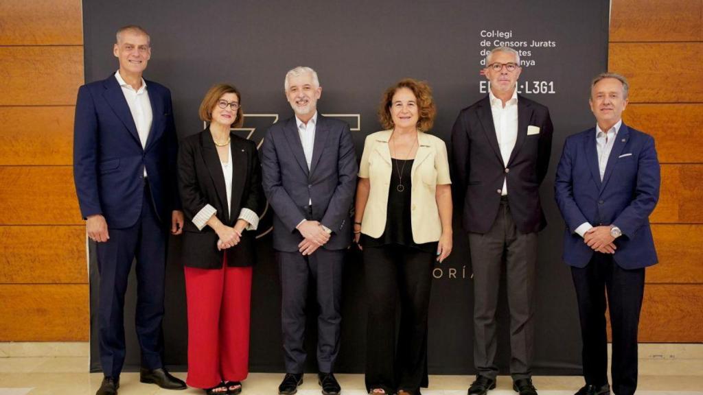 Claro, aquí tienes una versión un poco más específica:  Miembros y representantes destacados del Instituto de Censores Jurados de Cuentas de España, del Instituto de Contabilidad y Auditoría, del Col·legi de Censors Jurats de Comptes de Catalunya, del Col·legi d’Economistes de Catalunya y autoridades de la Generalitat y el Ayuntamiento de Sitges