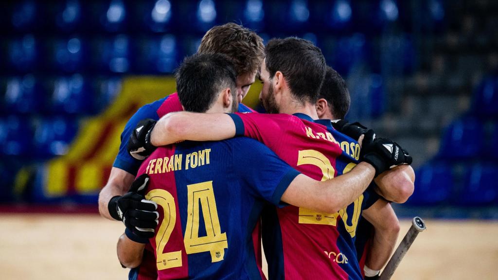 Los jugadores del Barça de hockey patines en una piña