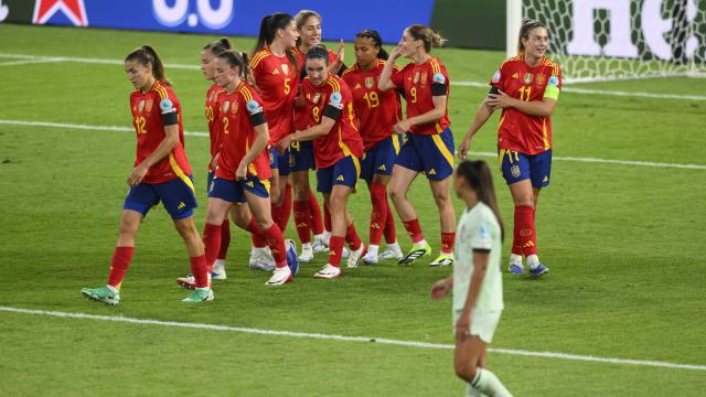 Las jugadores de España celebran uno de los goles anotados ante Portugal en la Eurocopa