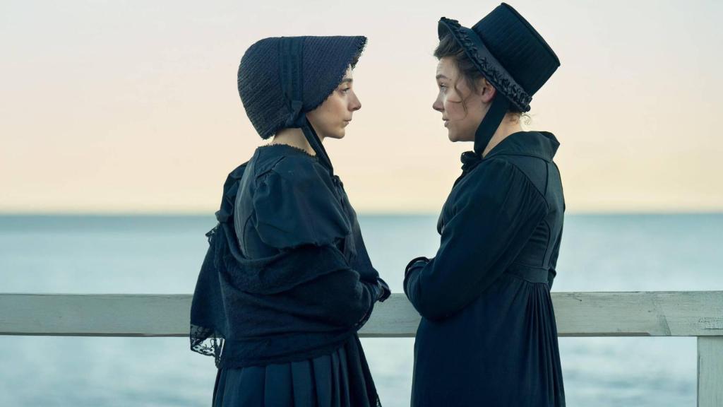 Jane Austen (Patsy Ferran) y su hermana Cassandra (Synnove Karlsen) en 'Miss Austen'