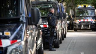 Imagen de unos furgones de los Mossos d'Esquadra, en archivo