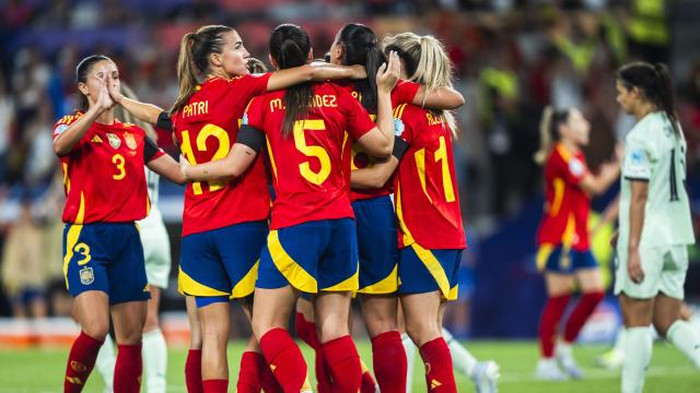 Las jugadoras de la selección española celebran un gol contra Portugal en la Eurocopa Femenina