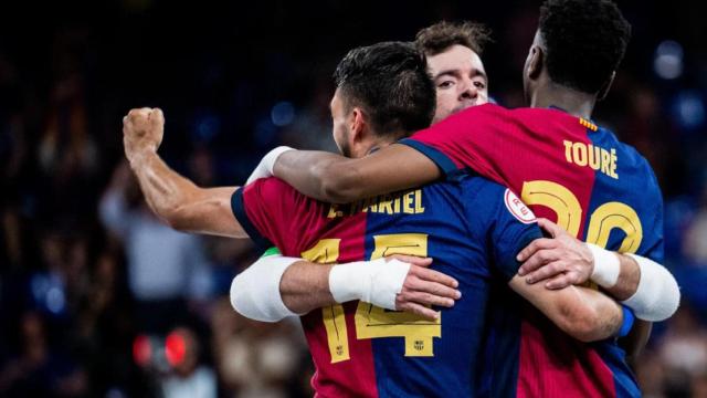 Los jugadores del Barça de fútbol sala celebran un gol