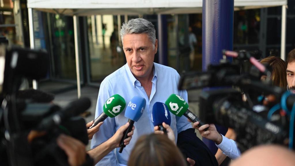 Xavier García Albiol, alcalde de Badalona, atiende a los medios en Ifema, donde el PP celebra su XXI congreso que él preside