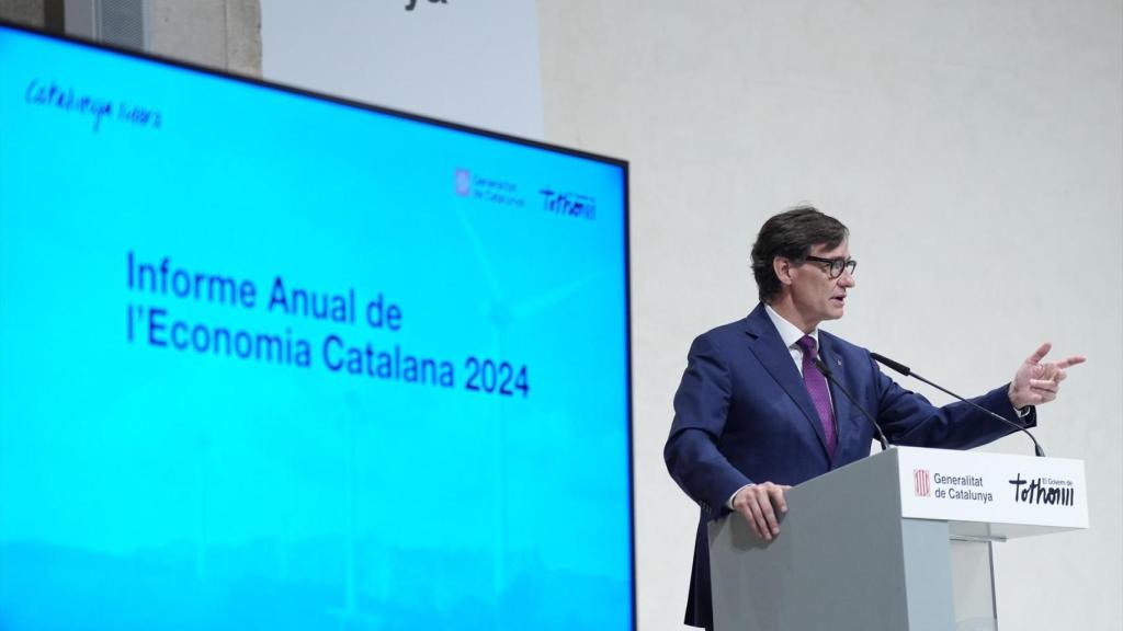 El presidente de la Generalitat, Salvador Illa, durante la presentación del 'Informe anual de l'economia catalana 2024', en el Palau de la Generalitat, a 7 de julio de 2025, en Barcelona