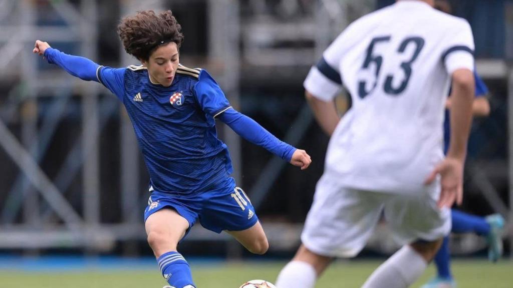 Lovro Chelfi en un partido con el Dinamo de Zagreb