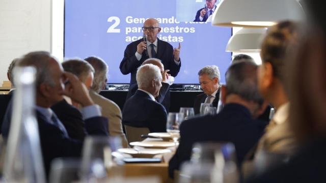 Josep Oliu durante su intervención en el consejo consultivo del Sabadell en Alicante