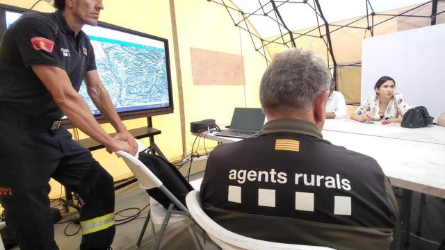 Sala de coordinación durante el incendio de Paüls, en Tarragona