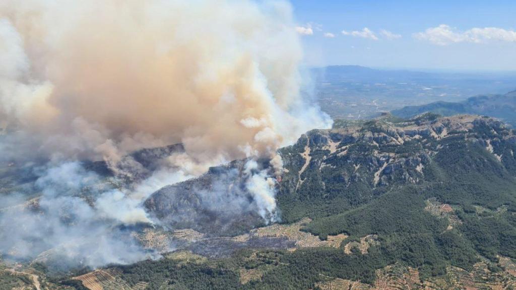 Vista del incendio de Paüls, en Tarragona