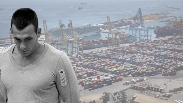 Valentín Moreno con el puerto de Barcelona de fondo