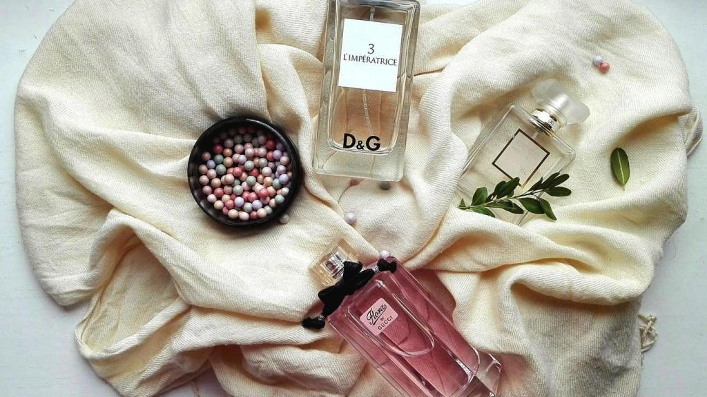 Tarros de perfume de diferentes marcas