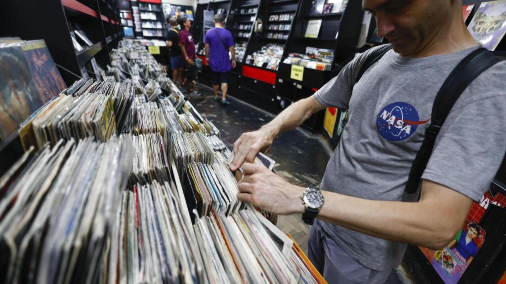 Cliente en Discos Revolver