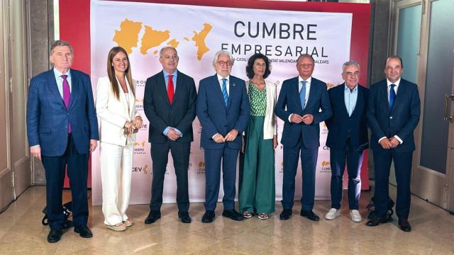 En la sede de Foment, presidentes y portavoces de las mesas sectoriales de la Cumbre Empresarial de Barcelona han presentado las conclusiones y el decálogo por la competitividad