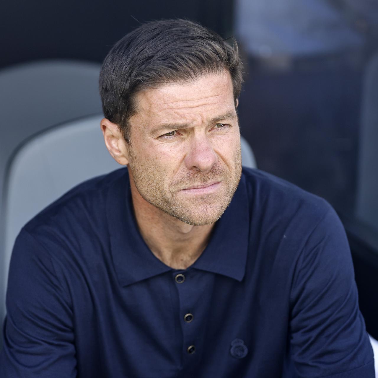 Xabi Alonso antes del partido entre PSG y Real Madrid