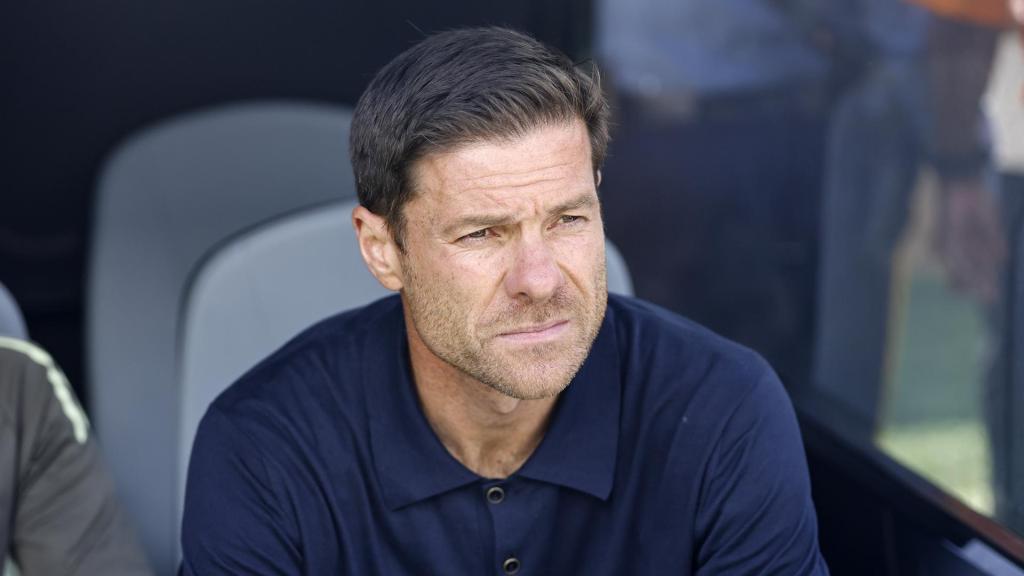 Xabi Alonso antes del partido entre PSG y Real Madrid