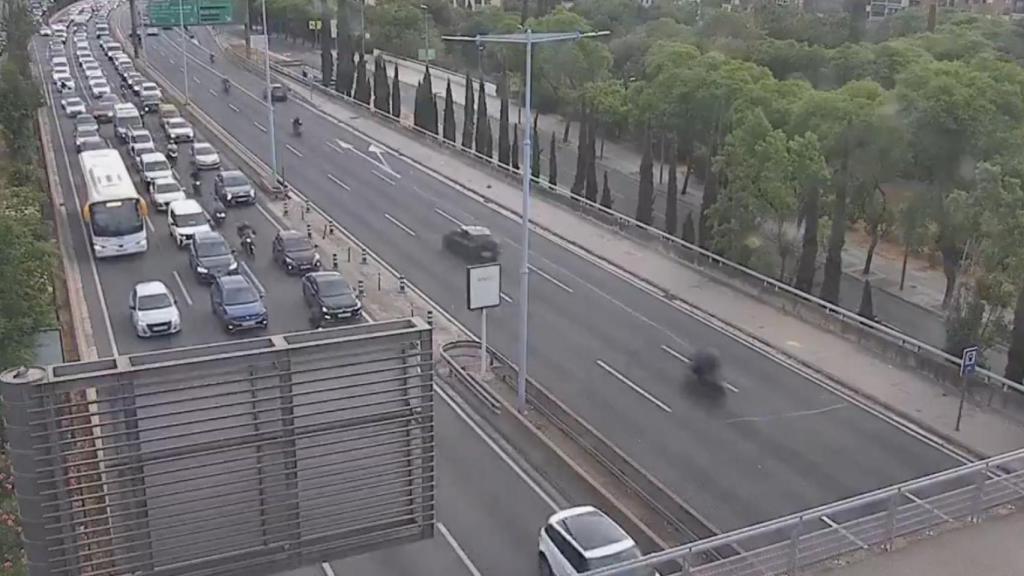 Vista de la Ronda de Dalt con dos accidentes