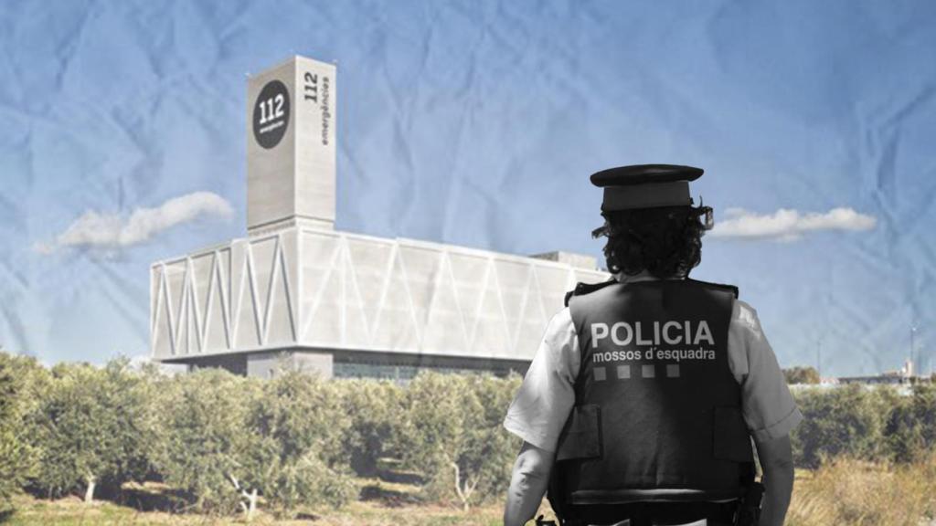 Una agente de los Mossos frente a la sede del 112 en Reus (Tarragona)