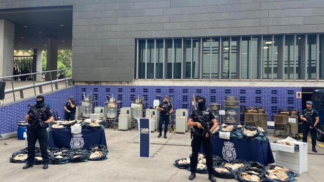 Dispositivo de seguridad durante la presentación del operativo Ajax-Sílvia contra el mayor laboratorio de MDMA jamás desmantelado en España
