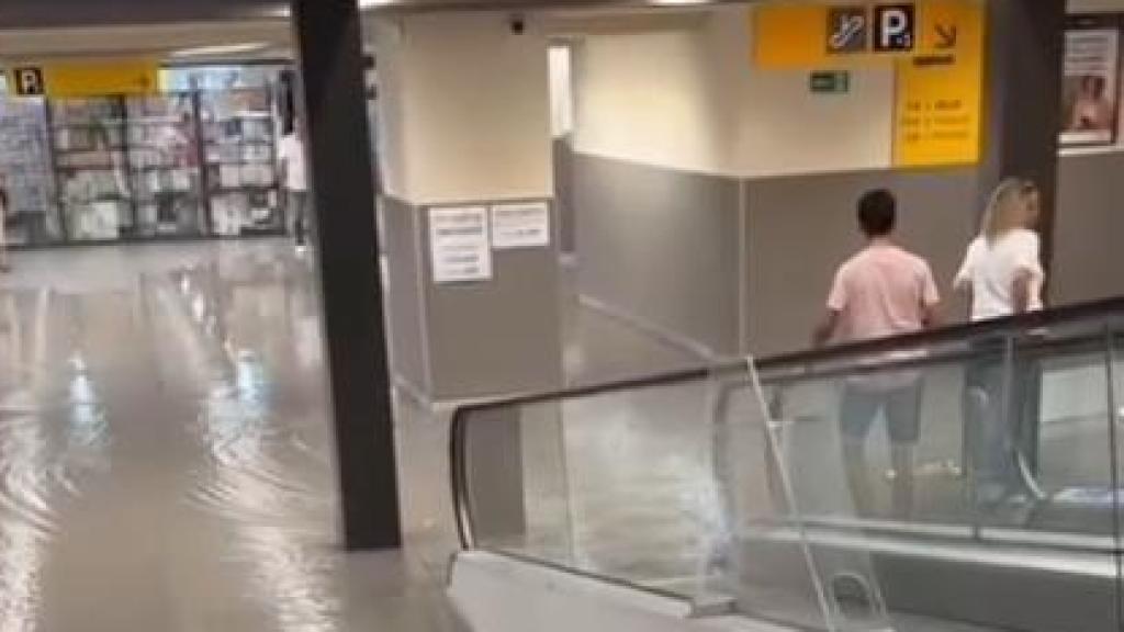 El supermercado Esclat de Igualada, inundado por la DANA