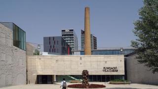 Interior de Can Framis, la principal galería de la Fundació Vila Casas