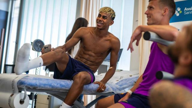 Lamine Yamal pasa la revisión médica del Barça