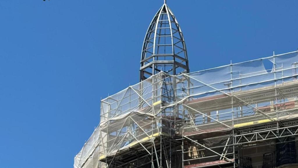 Imagen de uno de los torreones de la Casa Llorens de Barcelona