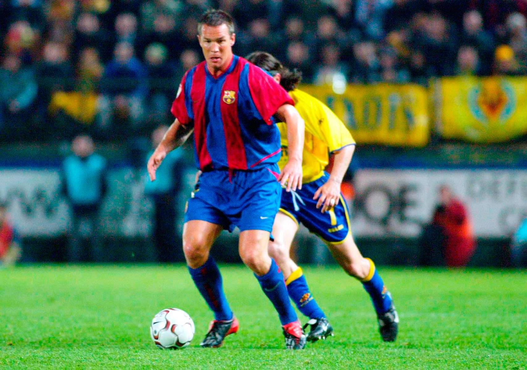 Patrik Andersson en un partido con el Barça