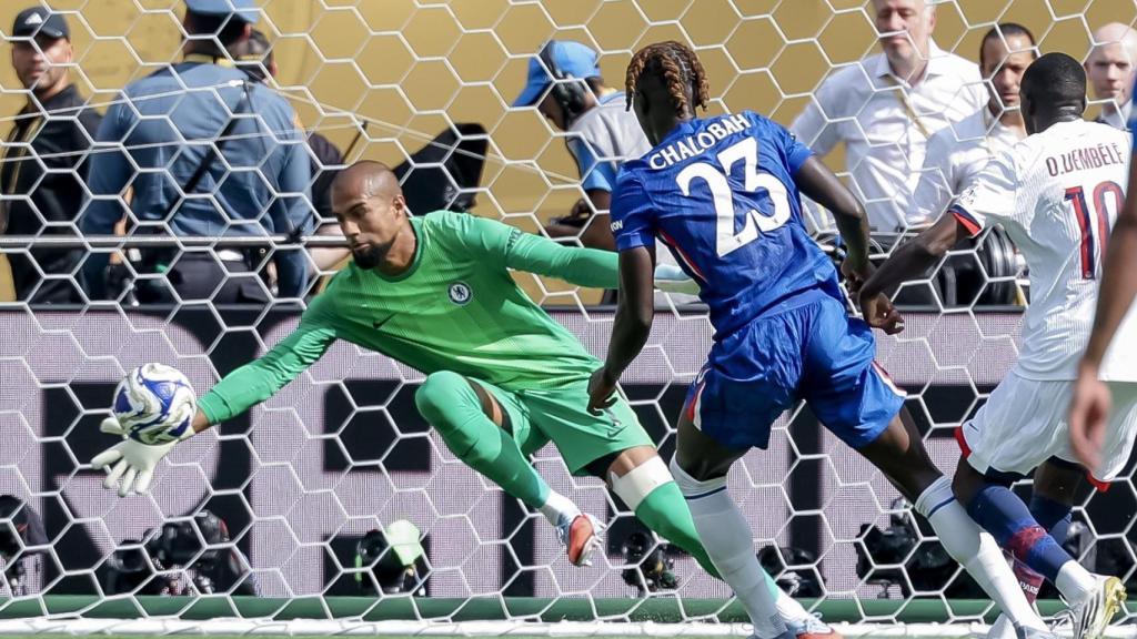 Dembelé remata contra el Chelsea