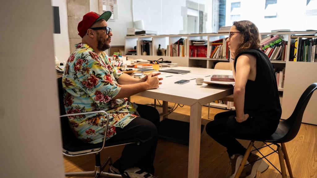 Anna María Iglesia charla con Valentín Roma