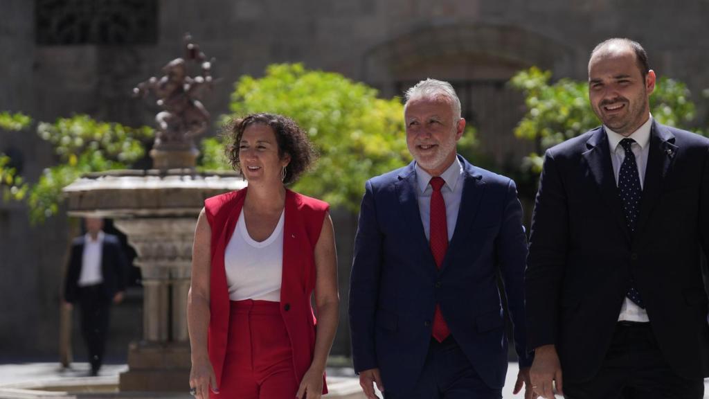 Los 'consellers' Albert Dalmau y Alícia Romero, junto al ministro Ángel Víctor Torres