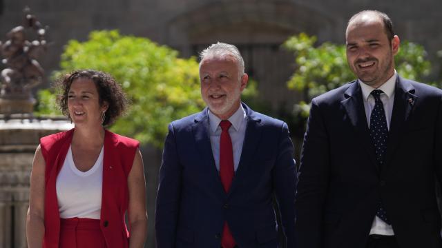 La 'consellera' de Economia i Finances, Alícia Romero, el ministro de Política Territorial y Memoria Democrática, Ángel Víctor Torres, y el 'conseller' de la Presidència, Albert Dalmau Miranda, en la Comisión bilateral Estado-Generalitat