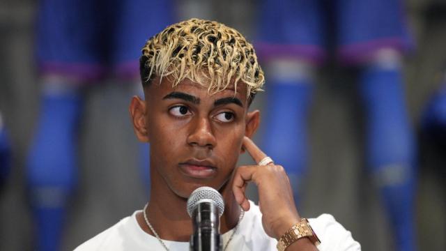 Lamine Yamal en el acto de su renovación y presentación del nuevo dorsal