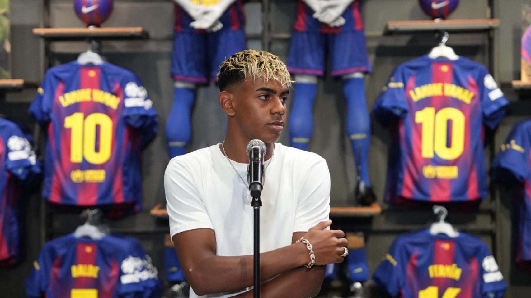 Lamine Yamal en el acto de renovación de su contrato y presentación de su nuevo dorsal