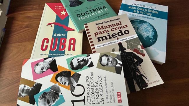 Portadas de ensayos y libros para la reflexión durante este verano