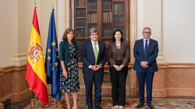 La presidenta del Consejo General del Notariado y el Presidente del Banco de España en la firma del convenio