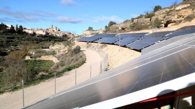 Placas fotovoltaicas de Endesa cerca de Batea (Tarragona)