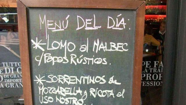 Fotografía de archivo de un menú del día de un establecimiento en Tarragona