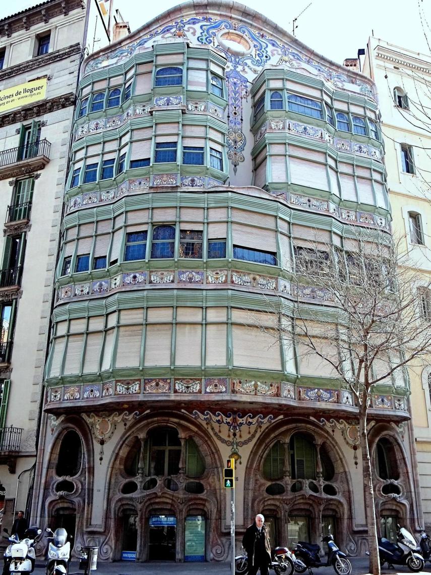 Fachada trasera de la Casa Comalat