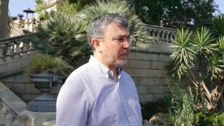El presidente de la Unió de Comunitats Islàmiques de Catalunya, Mohamed El Ghaidouni, en el Parque de la Ciutadella (Barcelona)