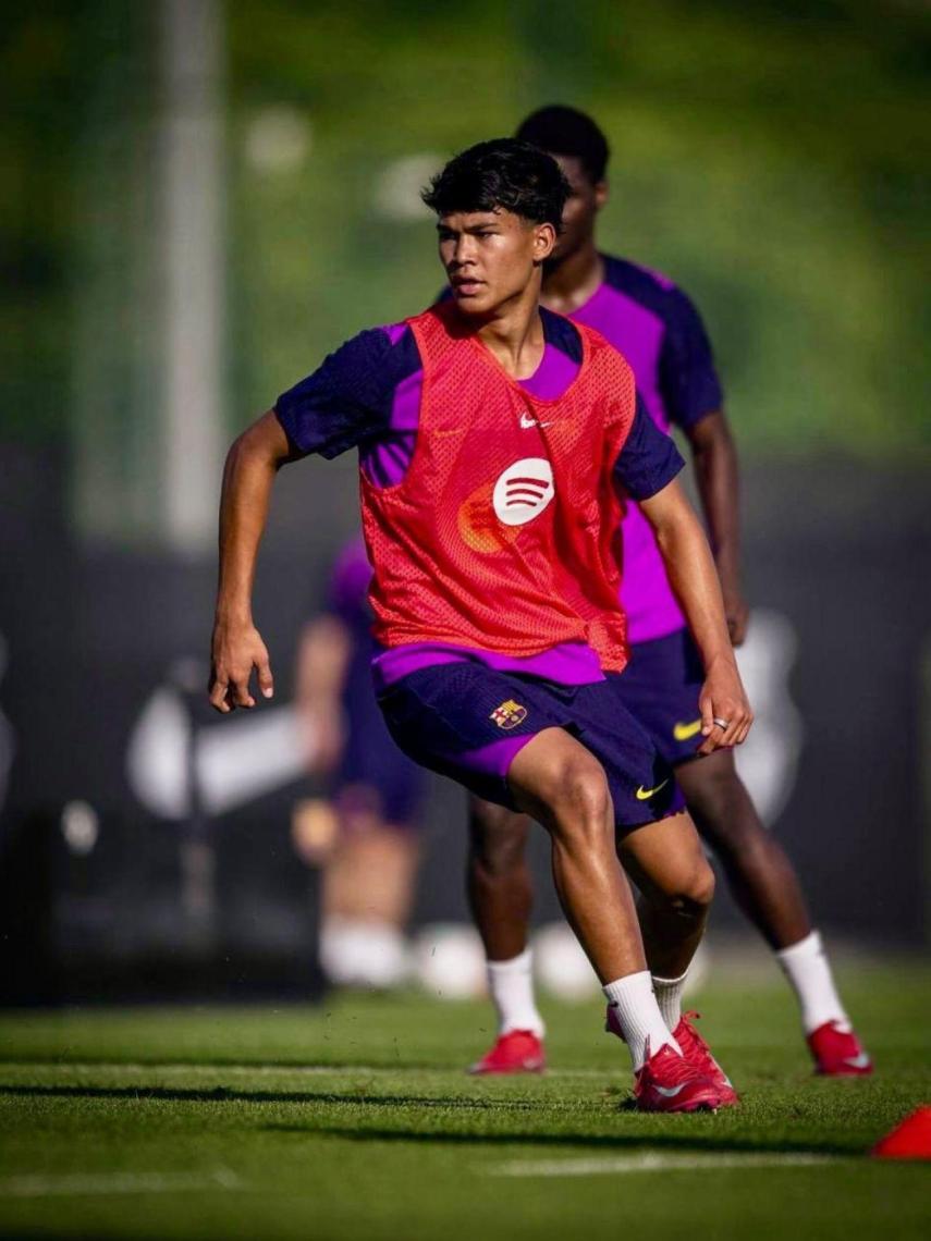 Pedro 'Dro' Fernández en un entrenamiento con Flick